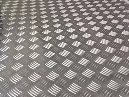W jaki sposób aluminiowa płyta w kratkę może ulepszyć Twoje projekty?